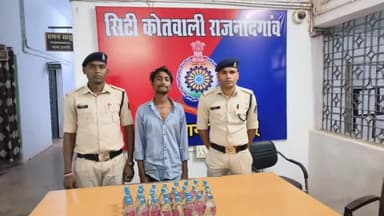 राजनांदगांव: कोतवाली थाना क्षेत्र के पुराना गंज चौक के पास अवैध रूप से शराब बिक्री करते एक व्यक्ति पर पुलिस ने की कार्रवाई