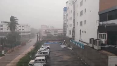 తాడేపల్లిగూడెం: పట్టణంలో కురుస్తున్న కుండపోత వర్షం, ఇబ్బందులు పడుతున్న ప్రజలు