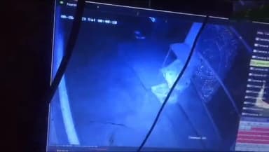 गौतम बुद्ध नगर: इकोटेक-3 थाना क्षेत्र में चोरों ने इलेक्ट्रॉनिक स्टोर से लाखों रुपए का सामान किया चोरी, सीसीटीवी में कैद हुई घटना