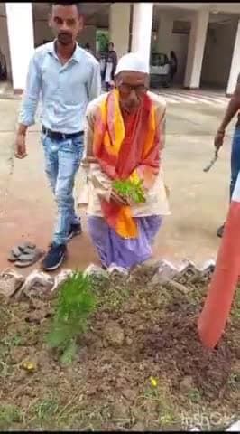 लखीसराय: व्यवहार न्यायालय परिसर में जिला विधिक सेवा प्राधिकार के सचिव सह अपर जिला सत्र न्यायाधीश की देखरेख में हुआ वृक्षारोपण