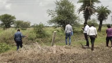 मंदसौर: मंदसौर कलेक्टर के निर्देश के बाद केतेलिया तालाब की जमीन का गठित टीम द्वारा किया जा रहा सीमकन