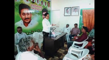 కావలి: అల్లూరులోని ఎమ్మెల్యే కార్యాలయంలో పలు గ్రామాల నాయకులతో ఓటర్ల జాబితా పై అవగాహన సదస్సు