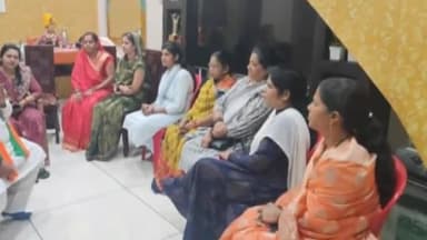 अरेराज: गोविंदगंज विधायक सुनिल मणि तिवारी ने नरेला विधानसभा में चुनाव को लेकर महिलाओं से किया संपर्क