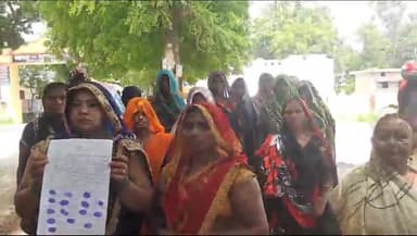 डलमऊ: पूरे बबूरिया मजरे कजियाना गांव की दर्जनो महिलाओं के द्वारा गांव के ही समीम पर गाली गलौज एवं अश्लील बात करने का लगायाआरोप