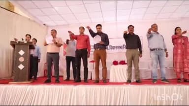 शिवपुरी नगर: मानस भवन में शिवपुरी कलेक्टर बोले मतदाता परिचय पत्र वितरण का कार्य बहुत महत्वपूर्ण कार्य है लापरवाही ना करें