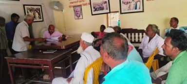 गोपालगंज: जिला मुखिया संघ ने आज गोपालगंज मे बैकुंठपुर के विधायक से मिलकर अपने मांगो को सरकार के सामने रखने की अपील