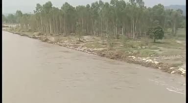 धर्मशाला: नदी-नालों से रहें दूर, आपात स्थिति में कंट्रोल रूम से करें संपर्क धर्मशाला में बोले डीसी