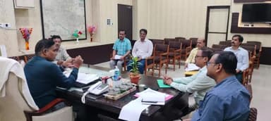 देेेवरिया: कलेक्ट्रेट सभागार से डीएम ने खाद्य पदार्थों में होने वाली मिलावट के विरुद्ध सख्त कार्रवाई के दिए निर्देश