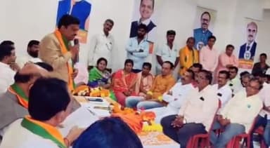 कन्नड: कन्नड भाजपा कार्यालय येथे भाजपा प्रदेशाध्यक्ष चंद्रशेखर बावनकुळे यांचा विधानसभा दौरा निमित्त आढावा बैठक.