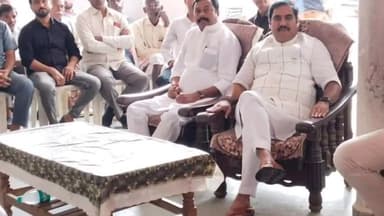 बैरसिया: परवलिया मंडल के बूथ क्रं. 267 पर भाजपा विधायक विष्णु खत्री ने कार्यकर्ताओं के साथ पीएम के मन की बात के कार्यक्रम को सुना