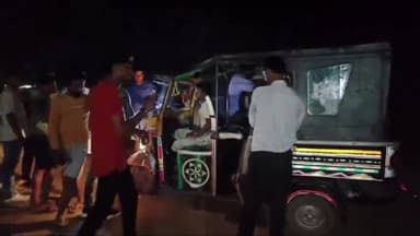 बीना: रेलवे बाईपास फ्रैक्चर हॉस्पिटल के सामने पहले बाइक- स्कूटी की टक्कर व बाद में तेज रफ्तार ऑटो की हुई भिड़ंत, 4 लोग घायल