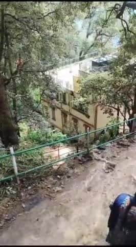 शिमला ग्रामीण: बालूगंज में पानी की पाईप फटने से गुरुद्वारा में घुसा पानी और मलबा