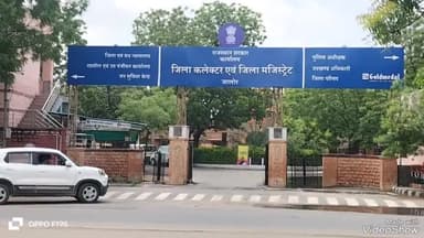 जालौर: ओडवाड़ा गांव में अतिक्रमण हटाने की कार्रवाई रोकने की मांग को लेकर ग्रामीणों ने जिला कलेक्टर को सौंपा ज्ञापन