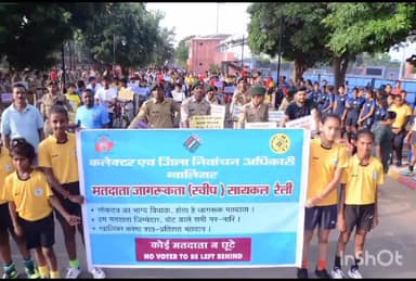 ग्वालियर गिर्द: कंपू खेल परिसर से शहरवासियों को मतदान के प्रति जागरूक करने के लिए निकाली गई साइकिल रैली