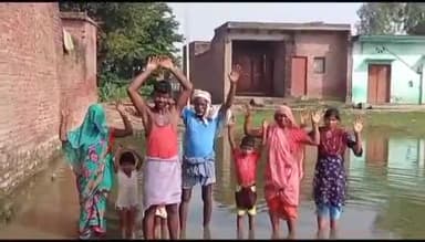 बदायूं: ककोड़ा गंगा का जल स्तर बढ़ने से कादरचौक की सुतिया में गंगा का पानी पहुंचा ग्रामीण परेशान हुए