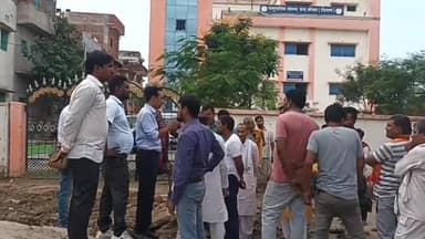 करगहर: कोचस में आइसोलेशन वार्ड के निर्माण में घटिया सामग्री का प्रयोग एवं गलत जगह पर बनाने का स्थानीय लोगों ने किया विरोध