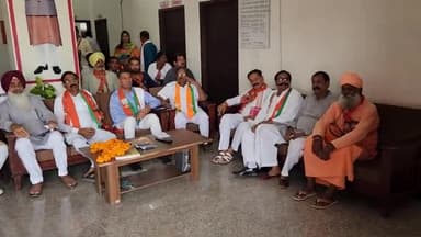 गंगानगर: भाजपा कार्यालय श्रीगंगनगर में पीएम नरेंद्र मोदी के मन की बात कार्यक्रम को भाजपा पदाधिकारी व कार्यकर्ताओं ने सुना