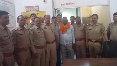 हाथरस: कोतवाली हाथरस गेट पर तैनात उप निरीक्षक का कानपुर में तबादला होने पर प्रभारी निरीक्षक व समस्त स्टाफ ने दी भावभीनी विदाई