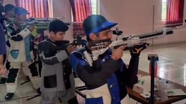 रतलाम नगर: तहसील स्तरीय राइफल शूटिंग प्रतियोगिता का आयोजन सागोत रोड स्थित जैन पब्लिक स्कूल में किया गया