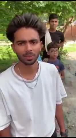 ग्वालियर गिर्द: गरगज कॉलोनी में ऑनलाइन पेमेंट के नाम पर ठगी करने वाले एक युवक को लोगों ने पकड़ा