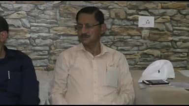 वाराणसी के कैंट रेलवे स्टेशन पर अधिकारियों ने की मीटिंग,कहा 45 दिनों तक बदल जायेगा कैंट स्टेशन का स्वरूप