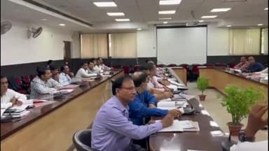 देेेवरिया: गांधी सभागार में जिला परामर्शदात्री समिति व D.L.R.C की हुई बैठक,जिलाधिकारी ने दिए निर्देश