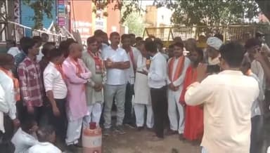 हिण्डोली: भाजपा कार्यकर्ताओं ने हिंडोली डिस्कॉम विभाग पर किया धरना प्रदर्शन दिया ज्ञापन