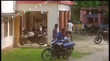 खोदावंदपुर: खोदावंदपुर प्रखण्ड मुख्यालय परिसर में दो पक्षो के बीच हुई मारपीट