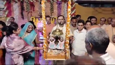 इटावा: सदर इलाके में गौर निताई का पांच दिवसीय झूलन महामहोत्सव हुआ शुरू, सदर विधायक भी हुई शामिल