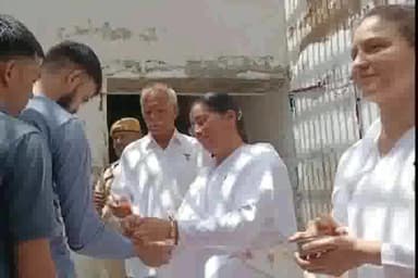 बाली: ब्रह्माकुमारी बहनों ने बाली में जेल कैदियों व पालिका के सफाई कर्मियों को बांधी राखी