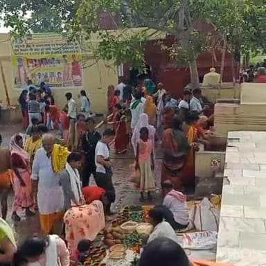 कलेर: सावन के अंतिम सोमवारी को लेकर मधुश्रवां में हजारों श्रद्धालुओं ने किया भगवान भोलेनाथ का जलाभिषेक