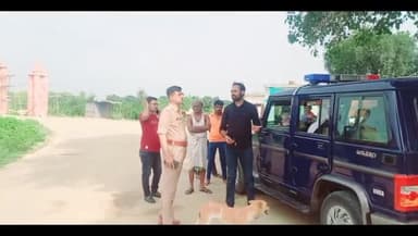 मऊरानीपुर: टकटौली में कोतवाली प्रभारी ने ग्रामीणों के साथ की बैठक,सीसीटीवी कैमरा लगने बाली जगह का ग्राम प्रधान के साथ निरीक्षण किया