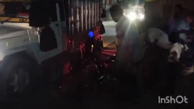हाथरस: मोहनगंज के पास रोड पर मैक्स लोडर गाड़ी ने बाइक सवार को मारी टक्कर एक महिला हुई घायल हादसा होने से बाल बाल टला