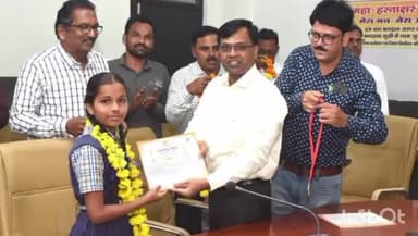 रतलाम नगर: कलेक्ट्रेट सभाकक्ष मे कलेक्टर ने जिला ओलंपियाड प्रतियोगिता में चयनित छात्र-छात्राओं को किया सम्मानित, जीवन के भावी लक्ष्