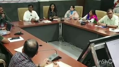 रतलाम नगर: कलेक्ट्रेट सभाकक्ष मे जिलास्तरीय स्टडिंग कमेटी की बैठक हुई सम्पन्न DM ने राजनीतिक दल बूथ लेवल एजेंट नियुक्ति का कार्य श