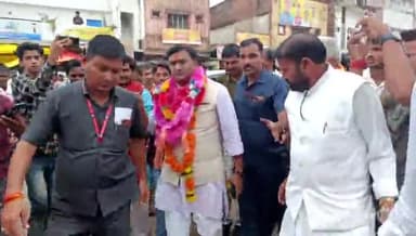 घुवारा: राज्यमंत्री बनने के बाद घुवारा पहुंचे राहुल सिंह लोधी, कार्यकर्ताओं ने जगह-जगह किया स्वागत