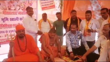 टीकमगढ़: गोवंश की दुर्दशा को लेकर कलेक्ट्रेट के सामने संत देव स्वरूपानंद की आज चौथे दिन अनिश्चितकालीन भूख हड़ताल जारी