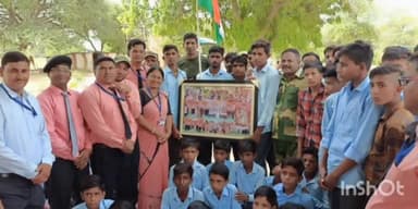 खाजूवाला: आठ केवाईडी के सरकारी व निजी विद्यालयों के बच्चों ने देखा भारत पाक बॉर्डर, छात्र-छात्राओं ने लगाए देशभक्ति नारे।