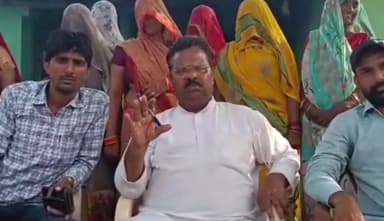 कुरवाई ‌:— कुरवाई तहसील के आनेको ग्रामों में पूर्व मुख्यमंत्री श्री कमलनाथ जी की योजना घर-घर तक पहुंचाये जाने हेतु प्रचार कर रहे हैं सुभाष बोहत एडवोकेट एवं उनके साथ ही गण ।