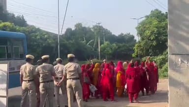 पंचकूला: सेक्टर-5 में धरनास्थल पर आज आशा वर्कर अपनी मांगों को लेकर कर रही प्रदर्शन, विधानसभा का करेंगी घेराव