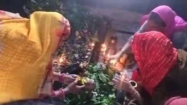 बिहार: सावन की आखिरी सोमवारी को लेकर धनेश्वर घाट मंदिर में श्रद्धालु की उमड़ी भीड़, सुबह से ही पूजा-अर्चना का दौर है शुरू