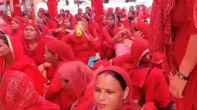 हिसार: लघु सचिवालय में वेतन बढ़ोतरी की मांग को लेकर आशा वर्करों का धरना प्रदर्शन जारी, आज विधानसभा का किया जाएगा घेराव