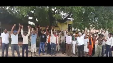 मऊरानीपुर: कुआगांव स्यावनी में किसान कांग्रेस के प्रदेश अध्यक्ष ने किसान पंचायत में सुनी किसानों की समस्याएं, मुआवजा दिलाने की मांग