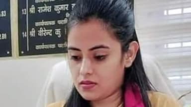 नये #एसडीओ साहिबा #डॉ_प्रेरणा_सिंह को Marhowrah-मढौरा  के धरती पर हार्दिक बधाई और शुभकामनाएं हैं Marhowrah  Sdm Marhaura #योगेंद्र_कुमार जी का हुआ स्थानांतरण Marhowrah  के धरती पे पहली बार महिला एसडीओ बनी Dr Prerna singh S.D.M