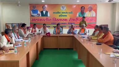 पंचकूला: भाजपा के प्रदेश कार्यालय में ओपी धनखड़ ने आपातकालीन विस्तारक तैयारी को लेकर सभी जिला प्रभारियों के साथ की बैठक