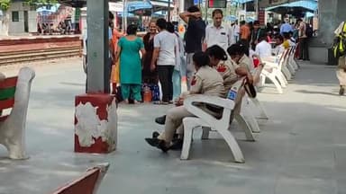 सोनीपत: नुंह में हिन्दू संगठनों की तरफ से ब्रजमंडल यात्रा निकालने को लेकर सोनीपत रेलवे स्टेशन पर की गई पुलिस की तैनाती