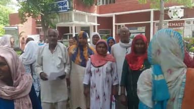 सोनीपत: राशनकार्ड कटने के बाद शिकायत लेकर एडीसी कार्यालय में पहुंचे कालूपुर गांव के ग्रामीण, सरकार के खिलाफ जताया रोष