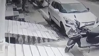 हरिद्वार: गोविंदपुरी कॉलोनी में दिनदहाड़े सेल्समैन की बाइक पर रखे सामान पर चोरों ने किया हाथ साफ, सीसीटीवी में कैद हुई वारदात