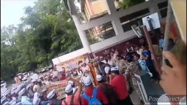 हुज़ूर: भोपाल में 882 शिक्षकों के भर्ती पत्र की मांग को लेकर बीजेपी कार्यालय के बाहर हुआ प्रदर्शन