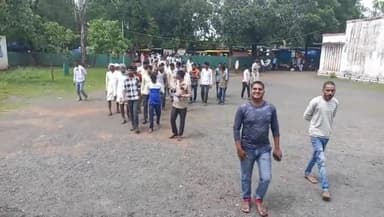 लटेरी: ग्राम महावन के जंगल में अवैध कटाई को रोकने के लिए ग्राम वासियों ने रेंजर व थाना प्रभारी को सौंपा आवेदन